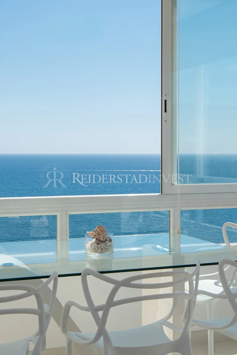 Modern and bright apartment with panoramic sea view, for sale in Illetas