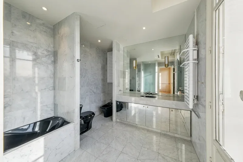 Neuilly-sur-Seine, Île-de-France, France. - Photo 5
