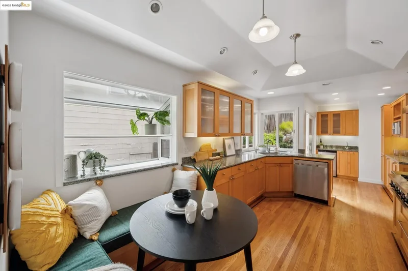 6141 Broadway Ter, Oakland, California, United States. - Photo 10