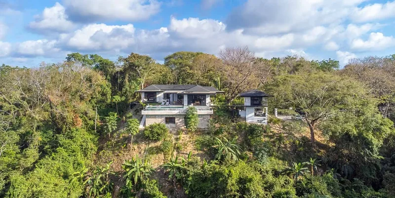 Luxurious 5-bedroom Ocean View Villa in Playa Hermosa