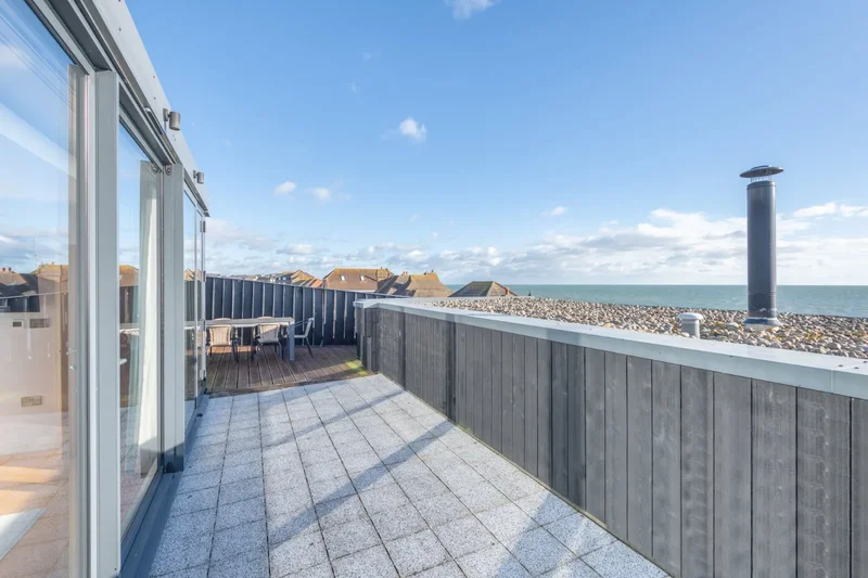 Bay, 98 St Leonards Road, Hythe, Kent, Hythe, England, United Kingdom. - Photo 8
