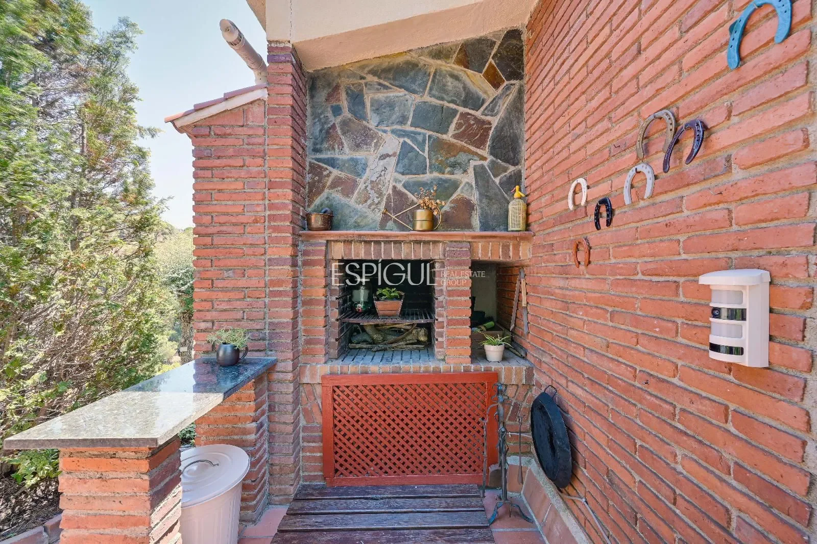 Exterior photo 11