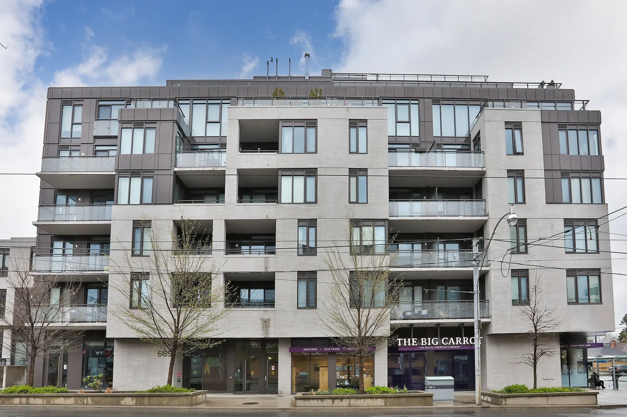 Exterior photo 2
