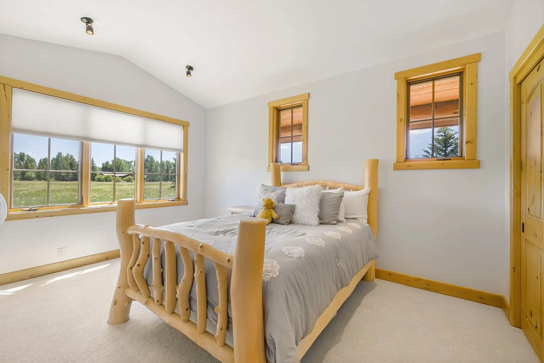 450 E Oatgrass Road , Jackson, WY 83001, Jackson, Wyoming, United States. - Photo 31