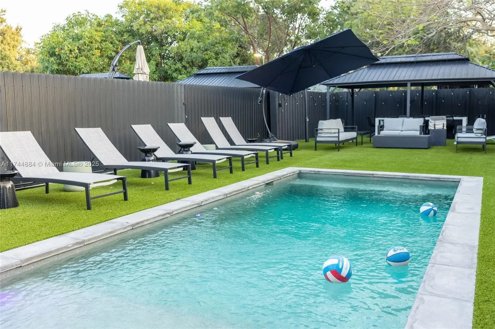 414 NW 52nd St, Miami, Florida, United States. - Photo 2