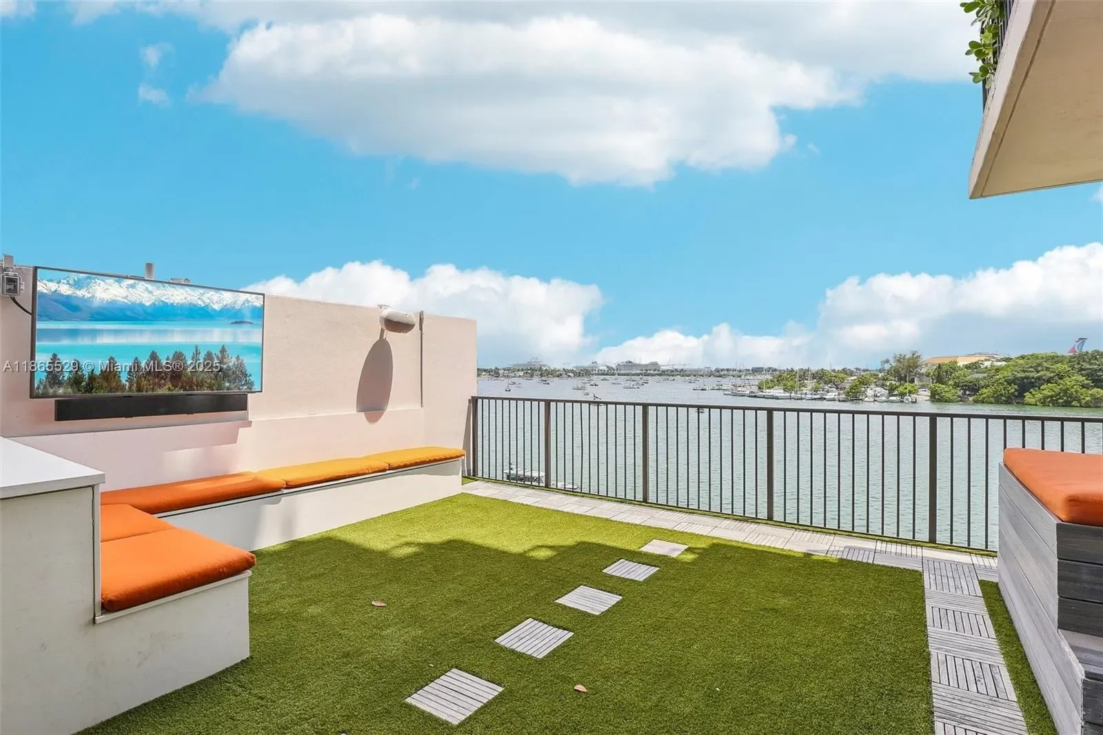 1000 Venetian Way, #TH101, Miami, Florida, United States. - Photo 15