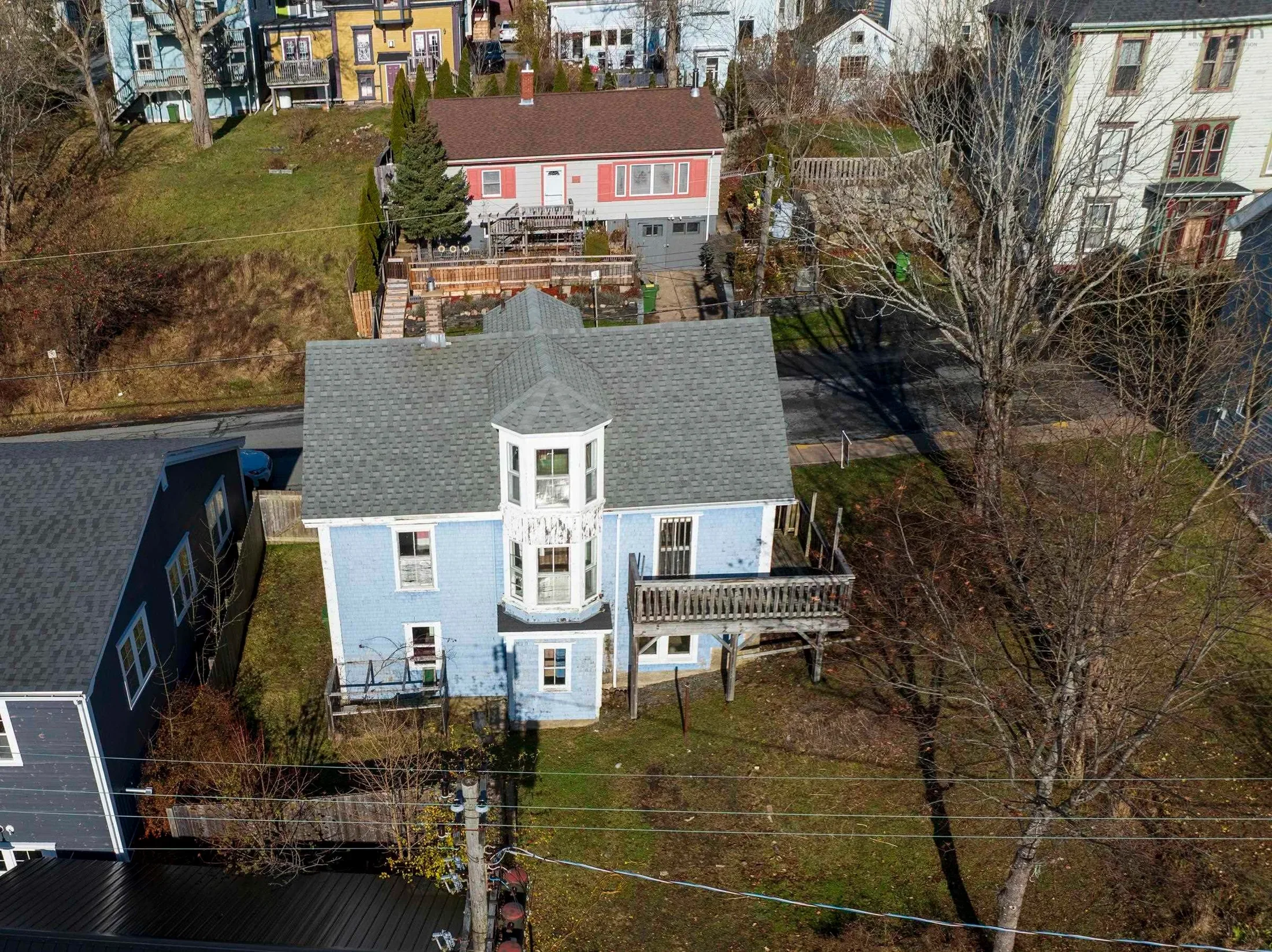 Exterior photo 6