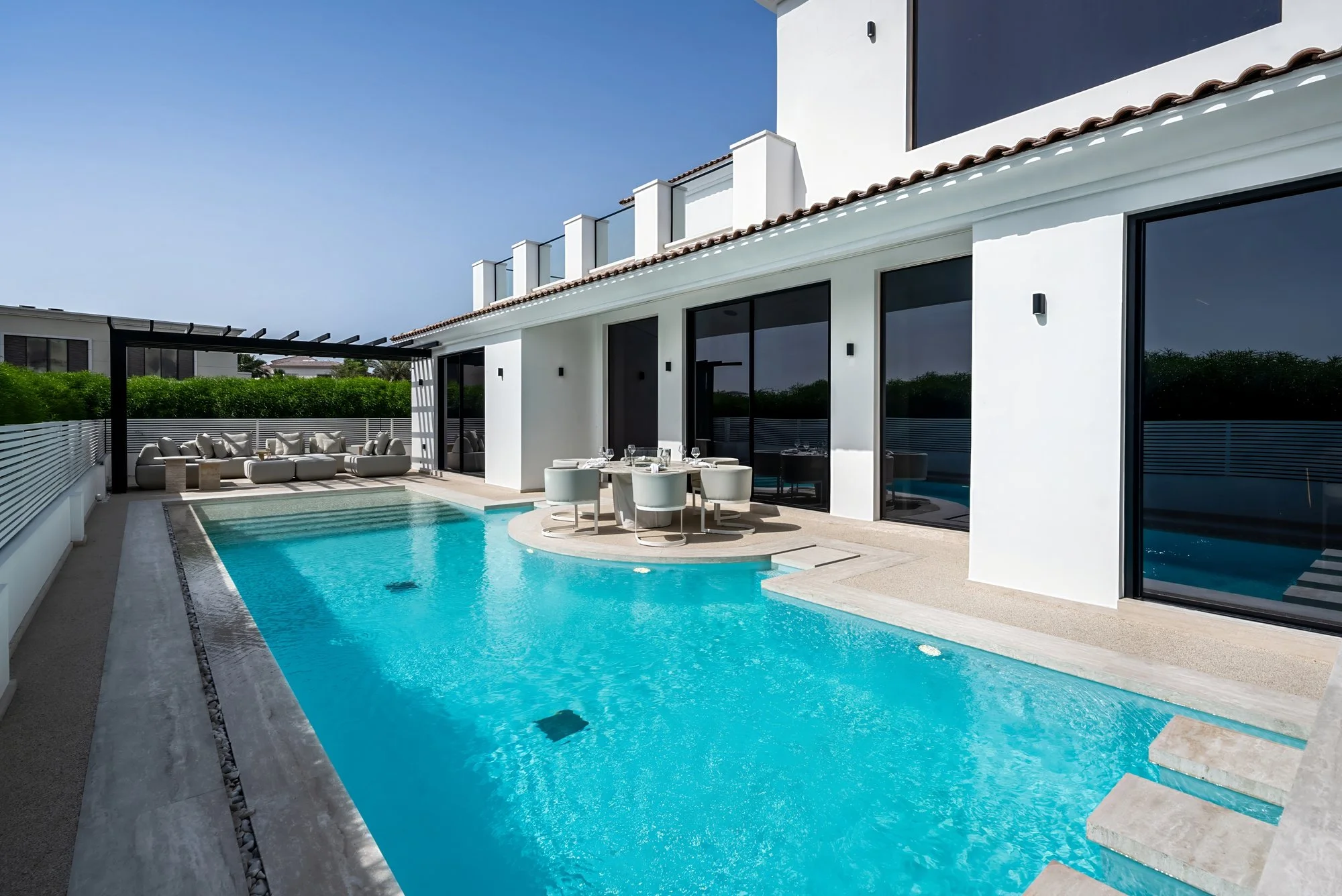 Exterior photo 6