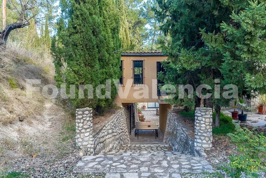 Exterior photo 8