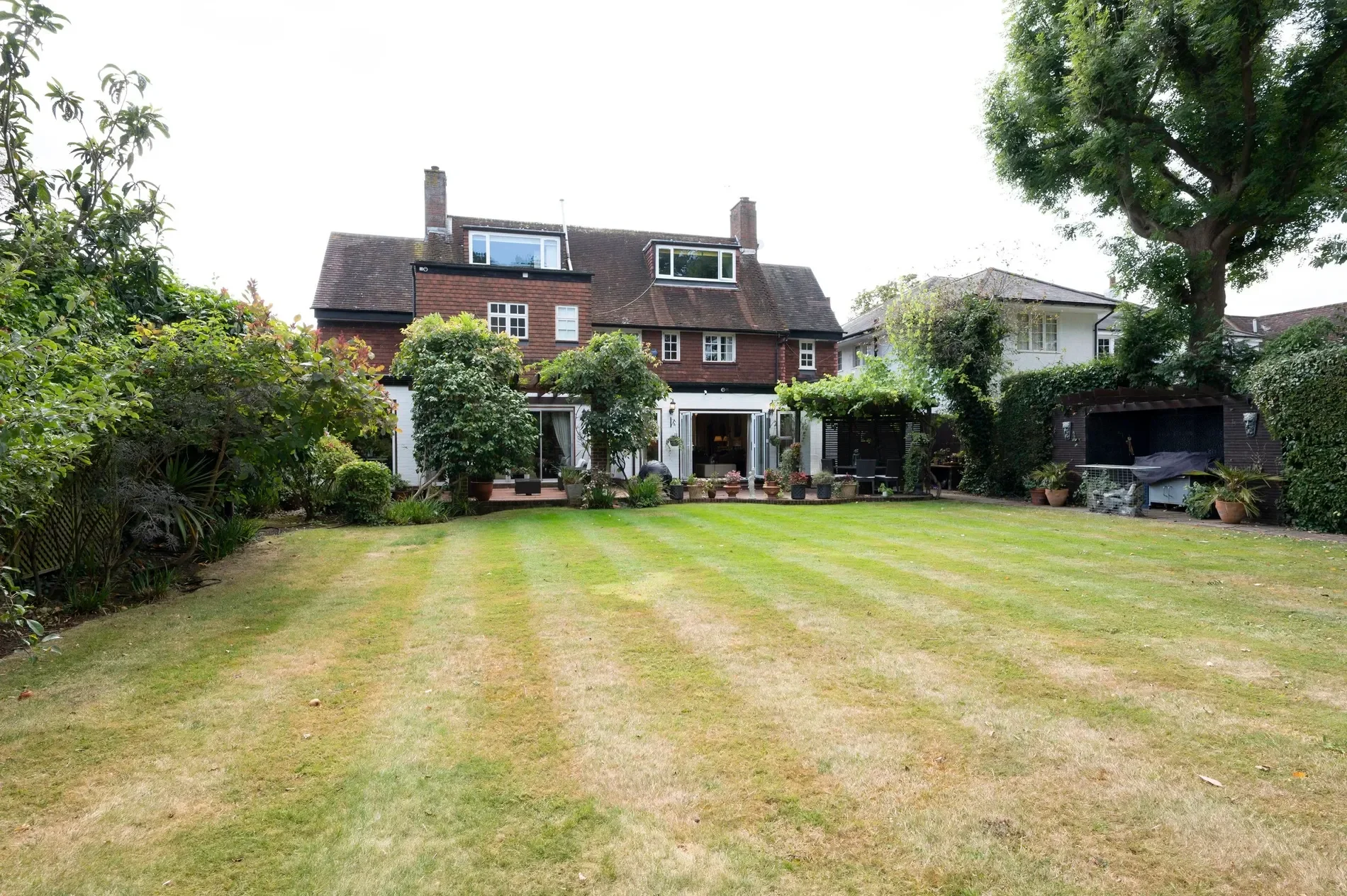 Exterior photo 5