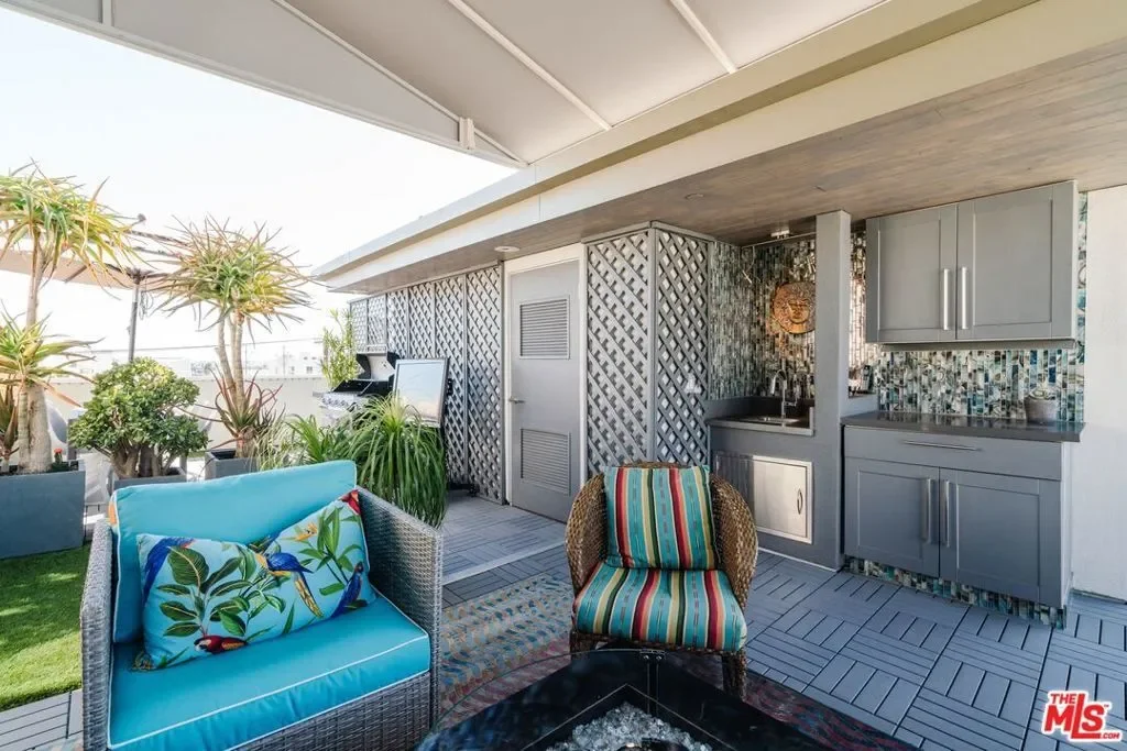 6732 W HEPBURN Way, Los Angeles, California, United States. - Photo 4