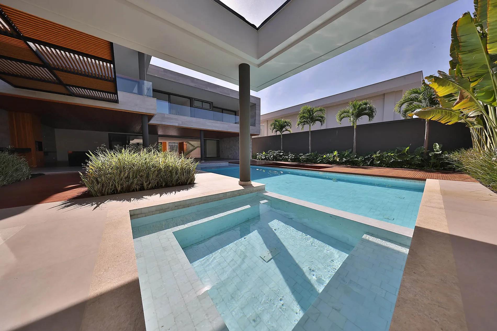 Exterior photo 9