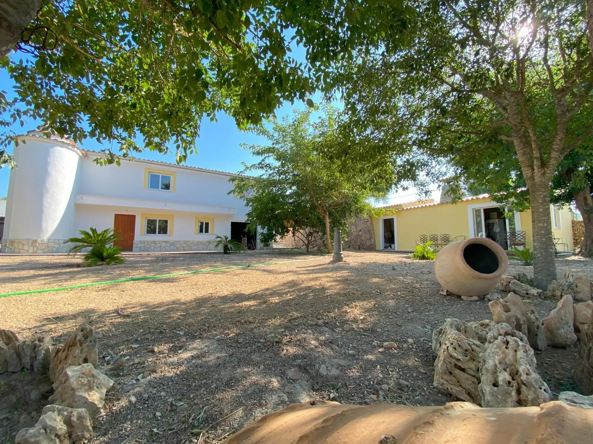 Exterior photo 4