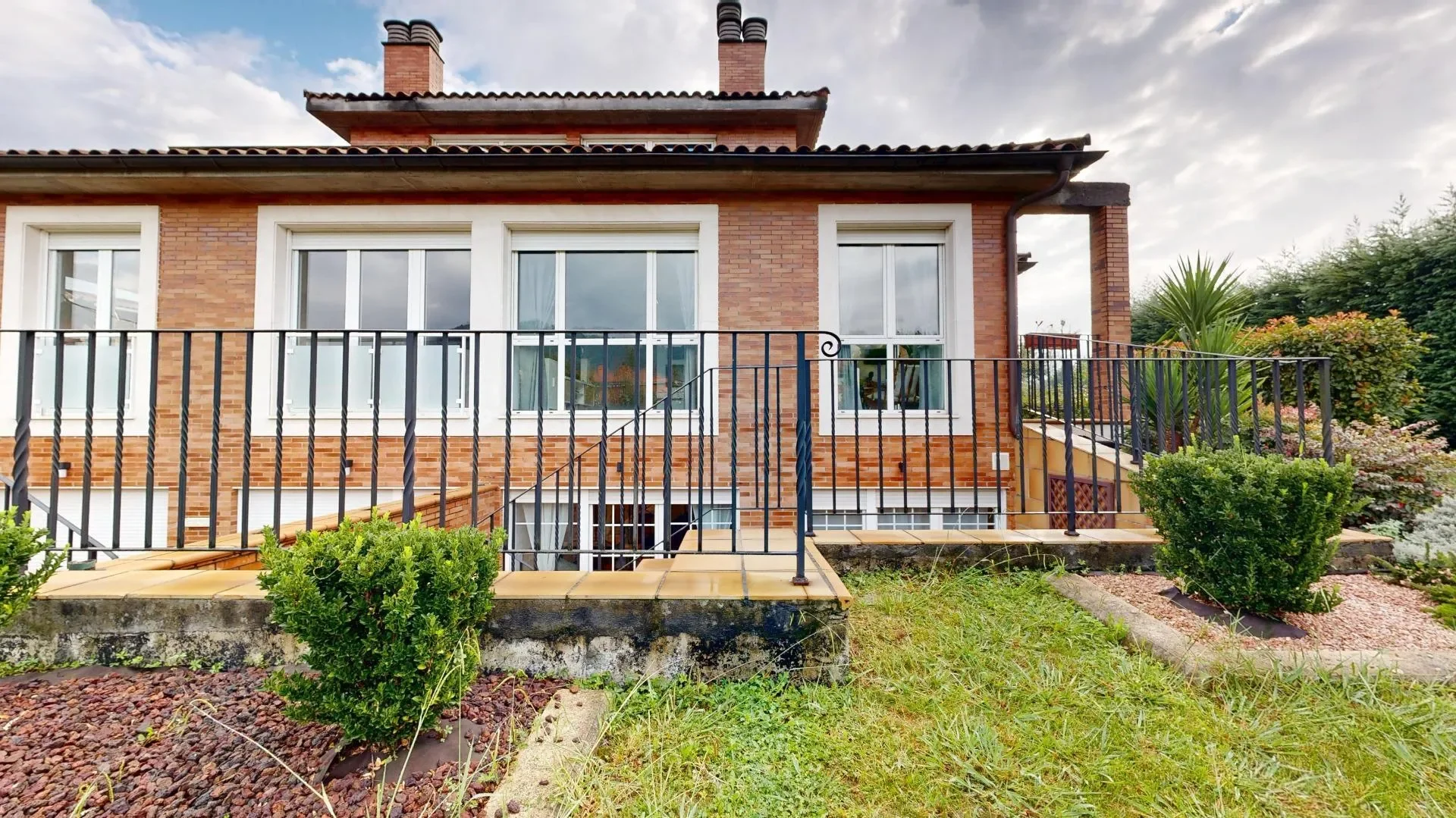 Exterior photo 8