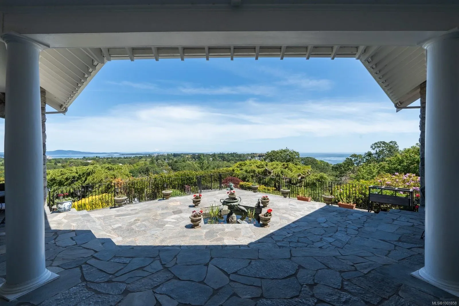 305 Denison Rd, Oak Bay, British Columbia, Canada. - Photo 6