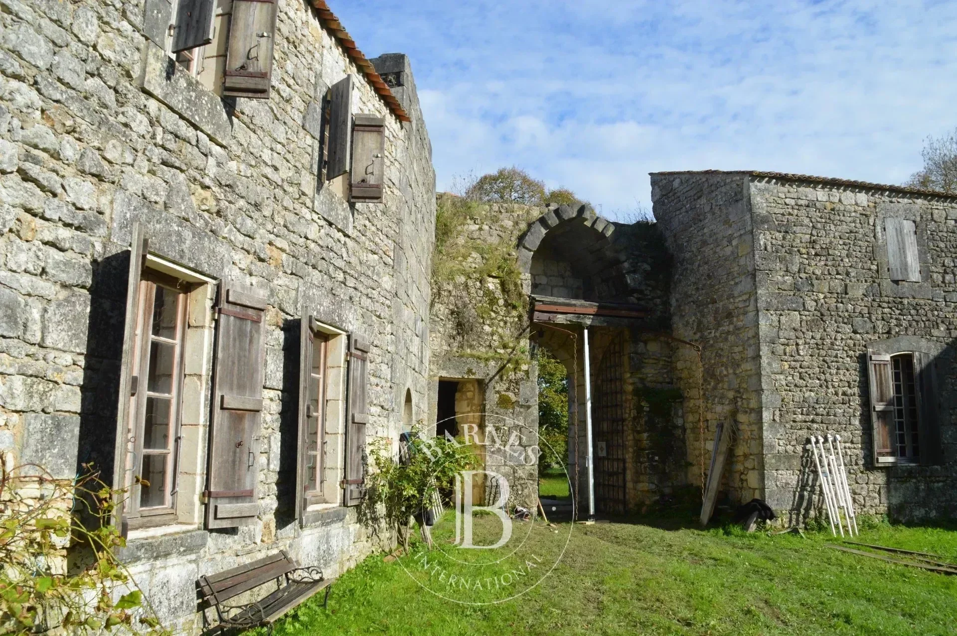 Exterior photo 7