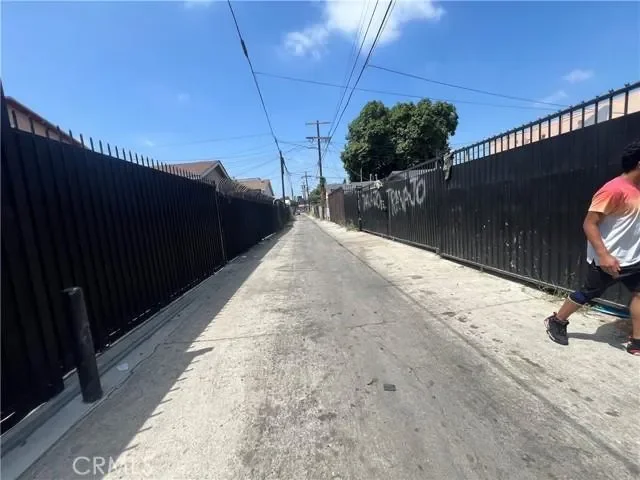 5881 S Broadway Avenue, Los Angeles, CA 90003, Los Angeles, California, United States. - Photo 1