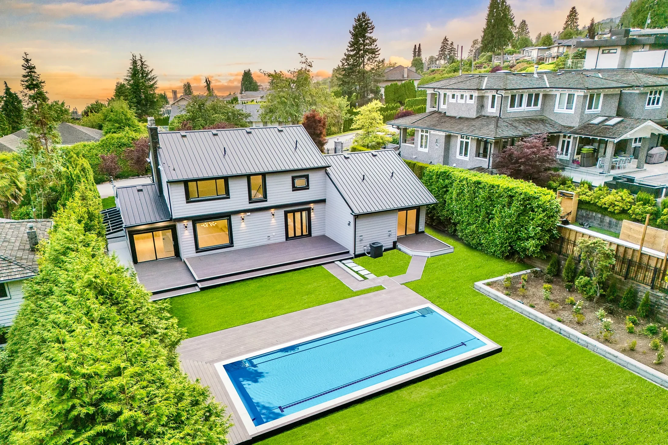 Exterior photo 8