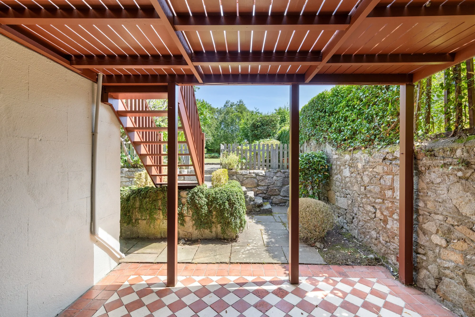Exterior photo 6