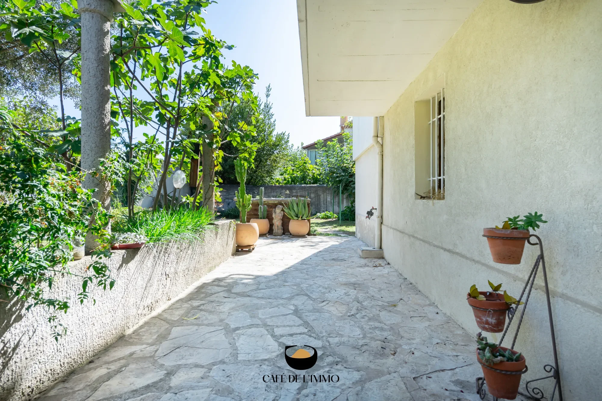 Exterior photo 7