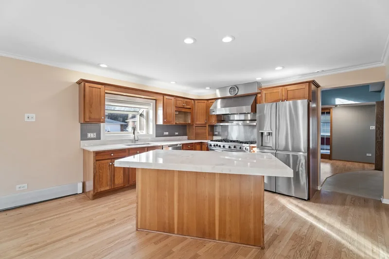 6013 N Emerson Street, Des Plaines, Illinois, United States. - Photo 17