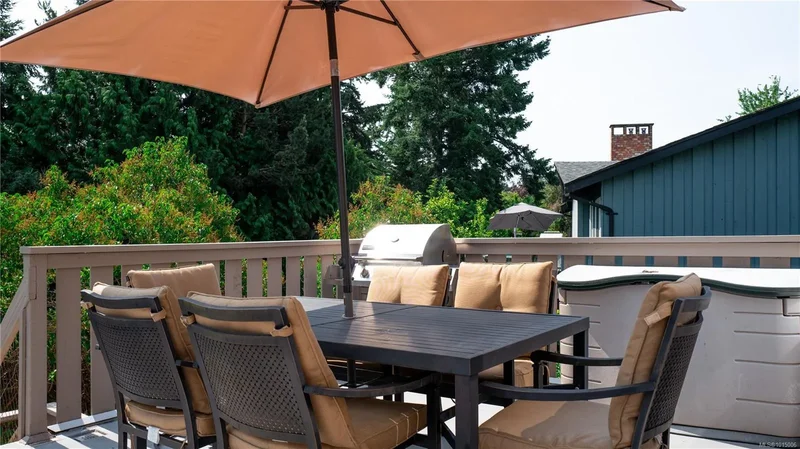 2059 Saltair Pl, Saanich, British Columbia, Canada. - Photo 10