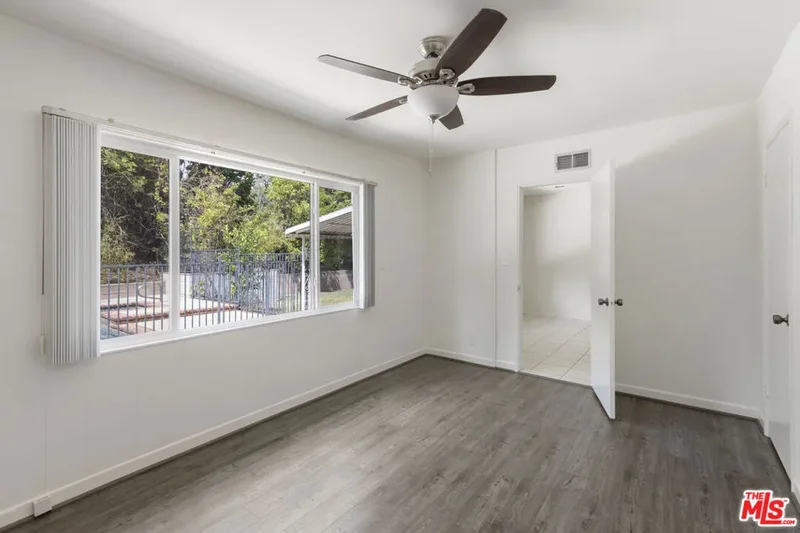 15508 Royal Ridge Road, Los Angeles, California, United States. - Photo 21