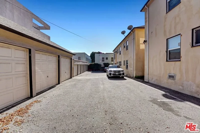 1852 -62 N Edgemont Street, Los Angeles, California, United States. - Photo 2
