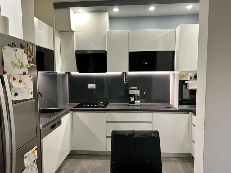 Split: Žnjan - two-room apartment with sea view and parking space
