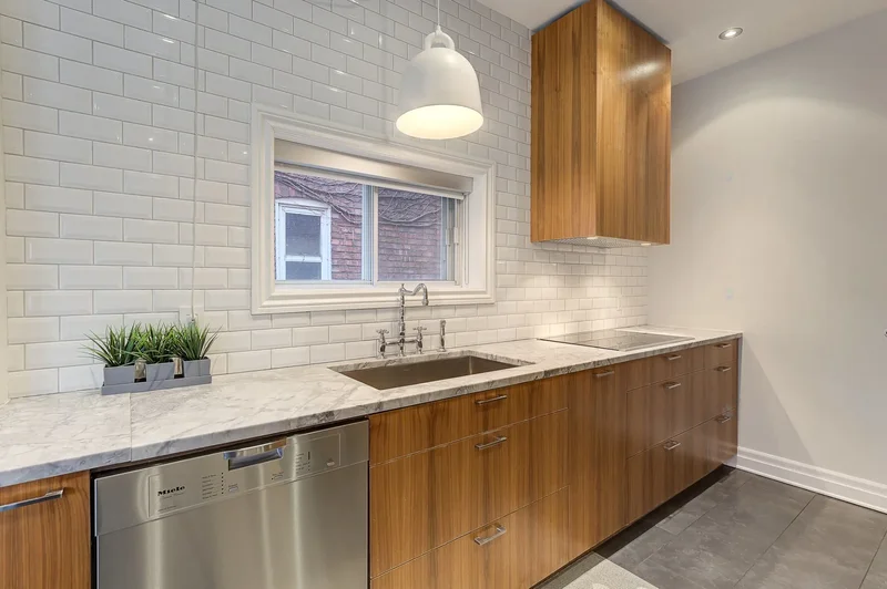 5552 Av. Notre-Dame-de-Grâce, Montréal, Quebec, Canada. - Photo 26