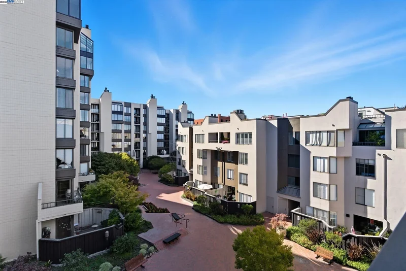156 Lombard St, San Francisco, California, United States. - Photo 24