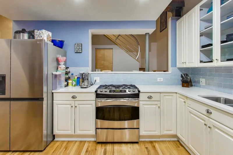 1140 W Cornelia Avenue #D, Chicago, Illinois, United States. - Photo 15