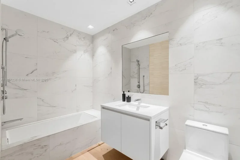 1000 Biscayne Blvd 2402, Miami, Florida, United States. - Photo 13