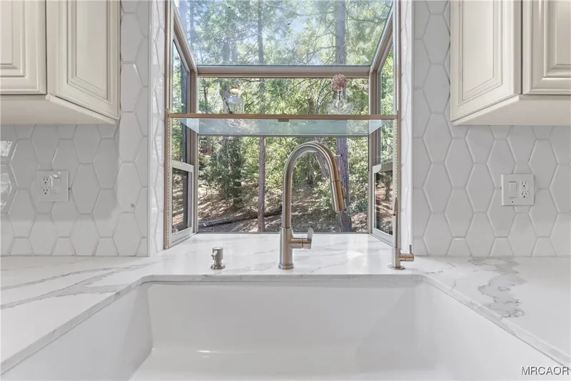 260 El Dorado Drive, Lake Arrowhead, CA 92352, Lake Arrowhead, California, United States. - Photo 9
