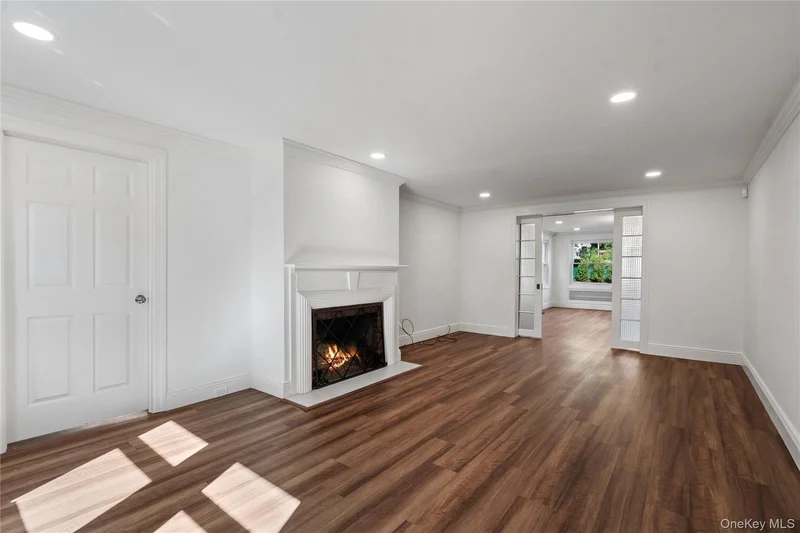 99 Warner Avenue, Roslyn Heights, NY 11577, Albertson, New York, United States. - Photo 10