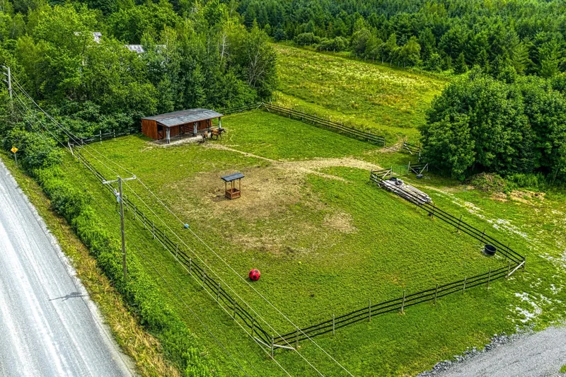 1596 Ch. Hudon, Dunham, Quebec, Canada. - Photo 41