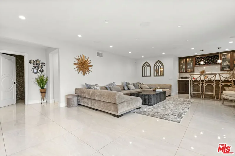 2427 Flintridge Drive, Glendale, California, United States. - Photo 29