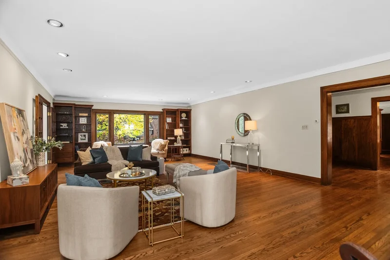 2528 Sheridan Road , Evanston, IL 60201, Evanston, Illinois, United States. - Photo 10