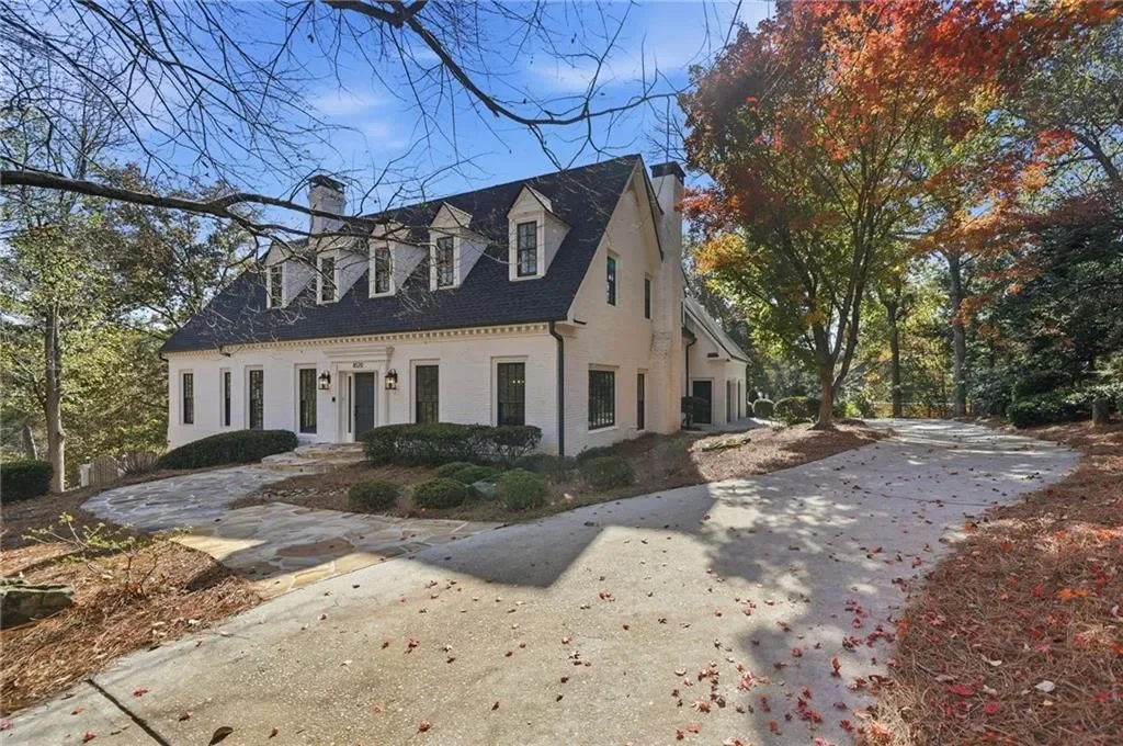 8520 Valemont Drive, Atlanta, Georgia, United States. - Photo 2