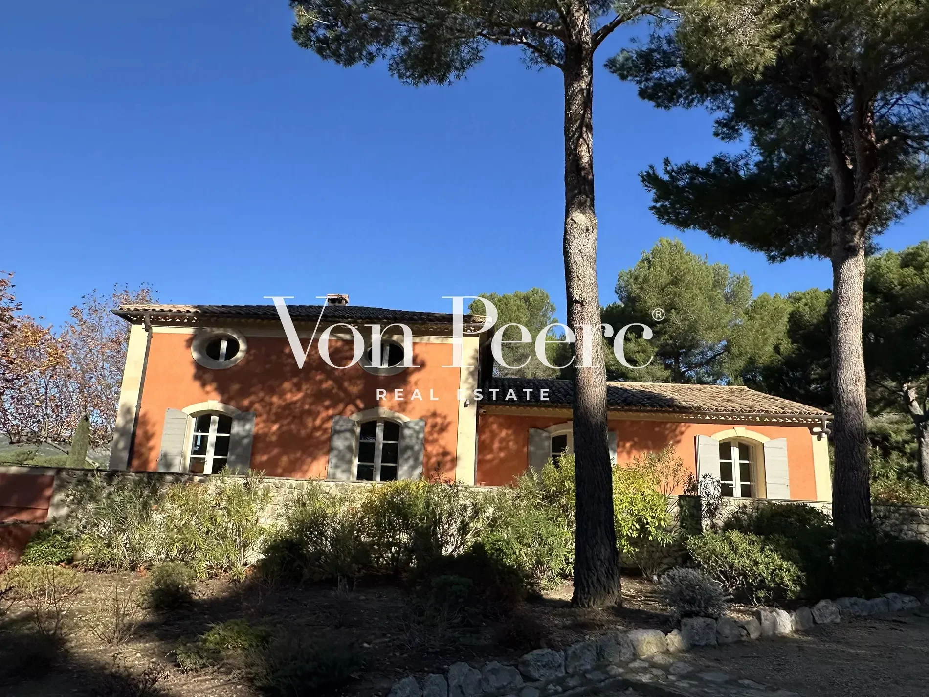 Les Baux-de-Provence, Provence-Alpes-Côte d'Azur, France. - Photo 8