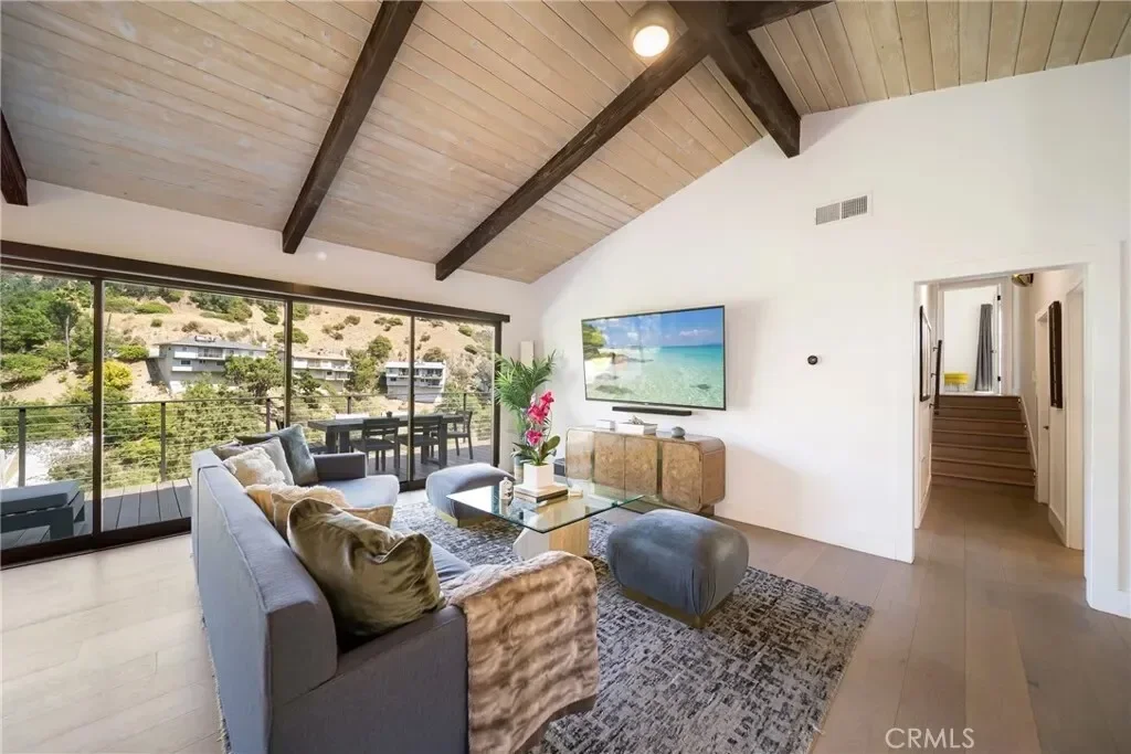 2522 Zorada Drive, Los Angeles, California, United States. - Photo 8