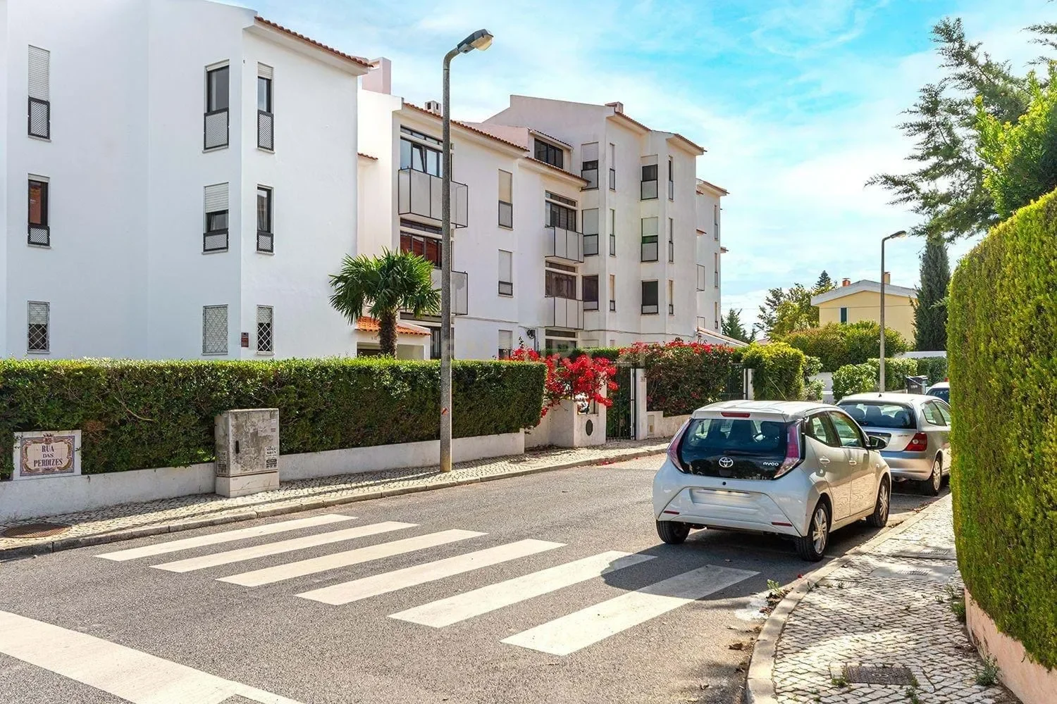 Rua das Perdizes, Cascais e Estoril, Lisbon, Portugal. - Photo 3
