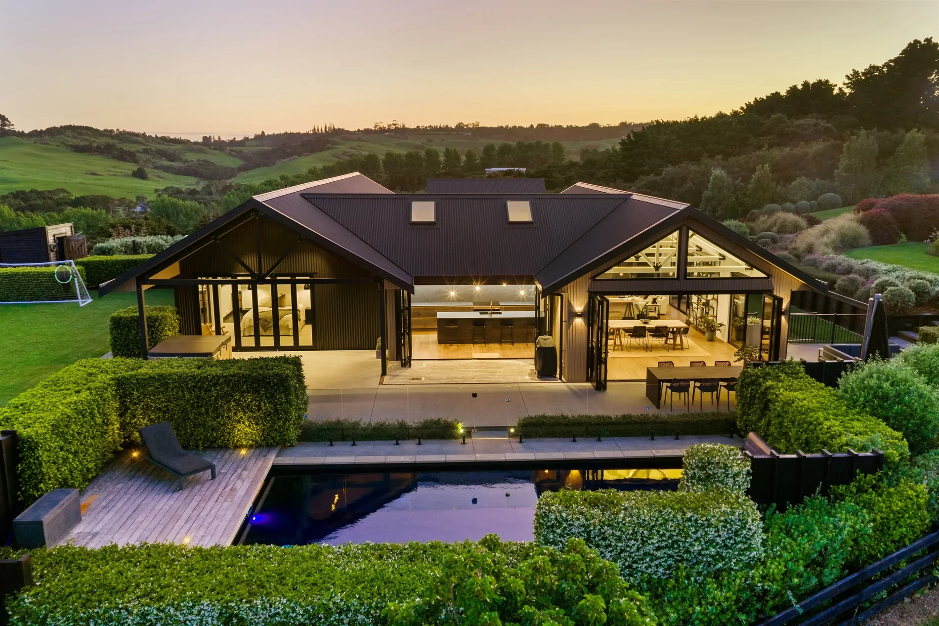 Exterior photo 2