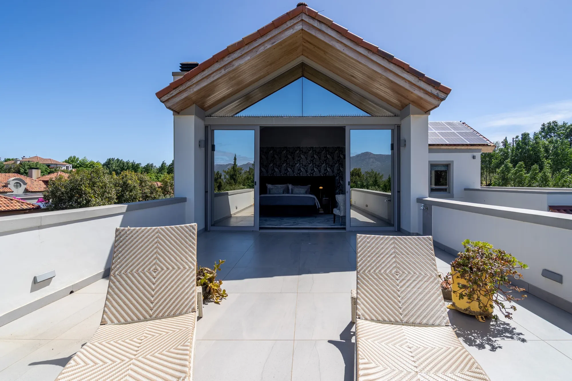 Exterior photo 8