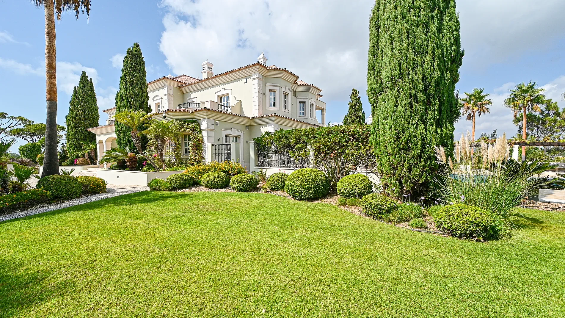 Exterior photo 11