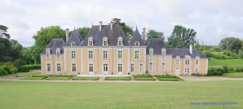 19th century Château de la Troussaye on its 75.12 hectare estate