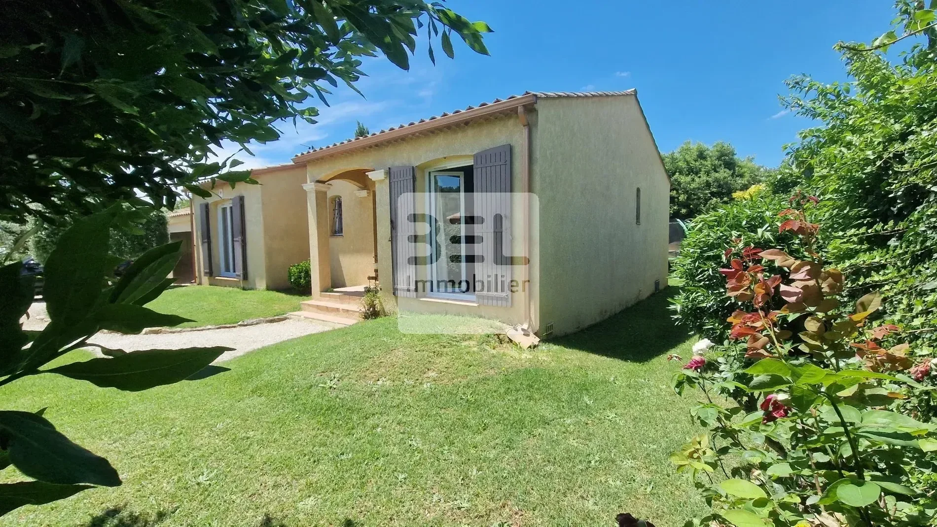 Exterior photo 4
