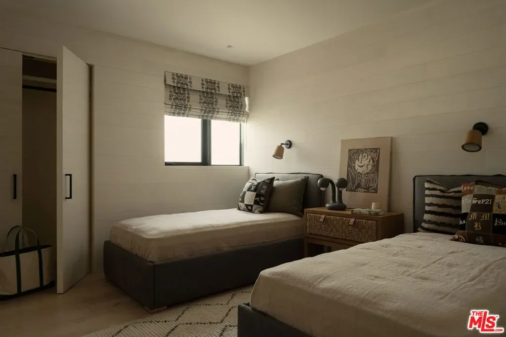 120 N Hart Avenue, Santa Monica, California, United States. - Photo 11
