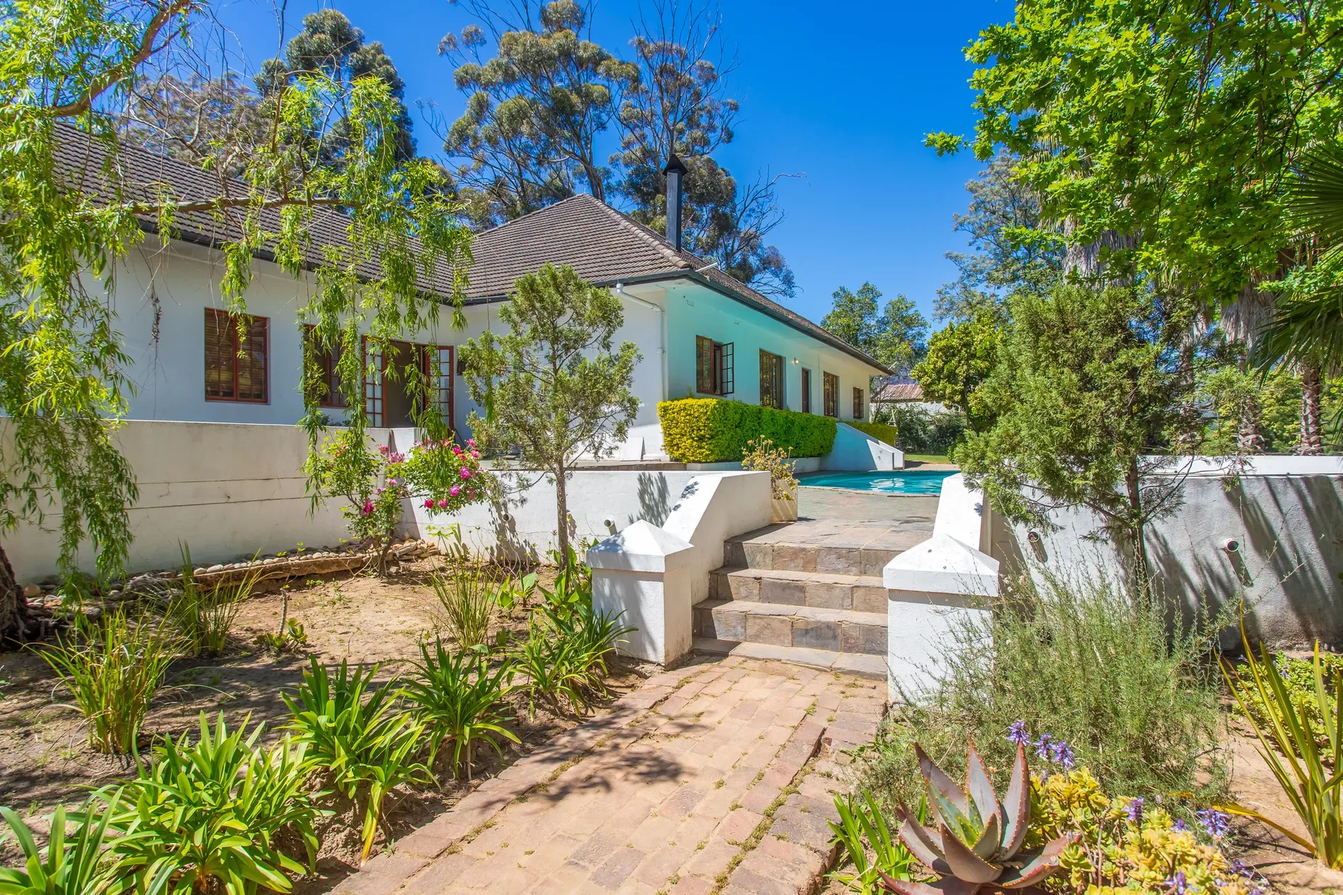 Exterior photo 12