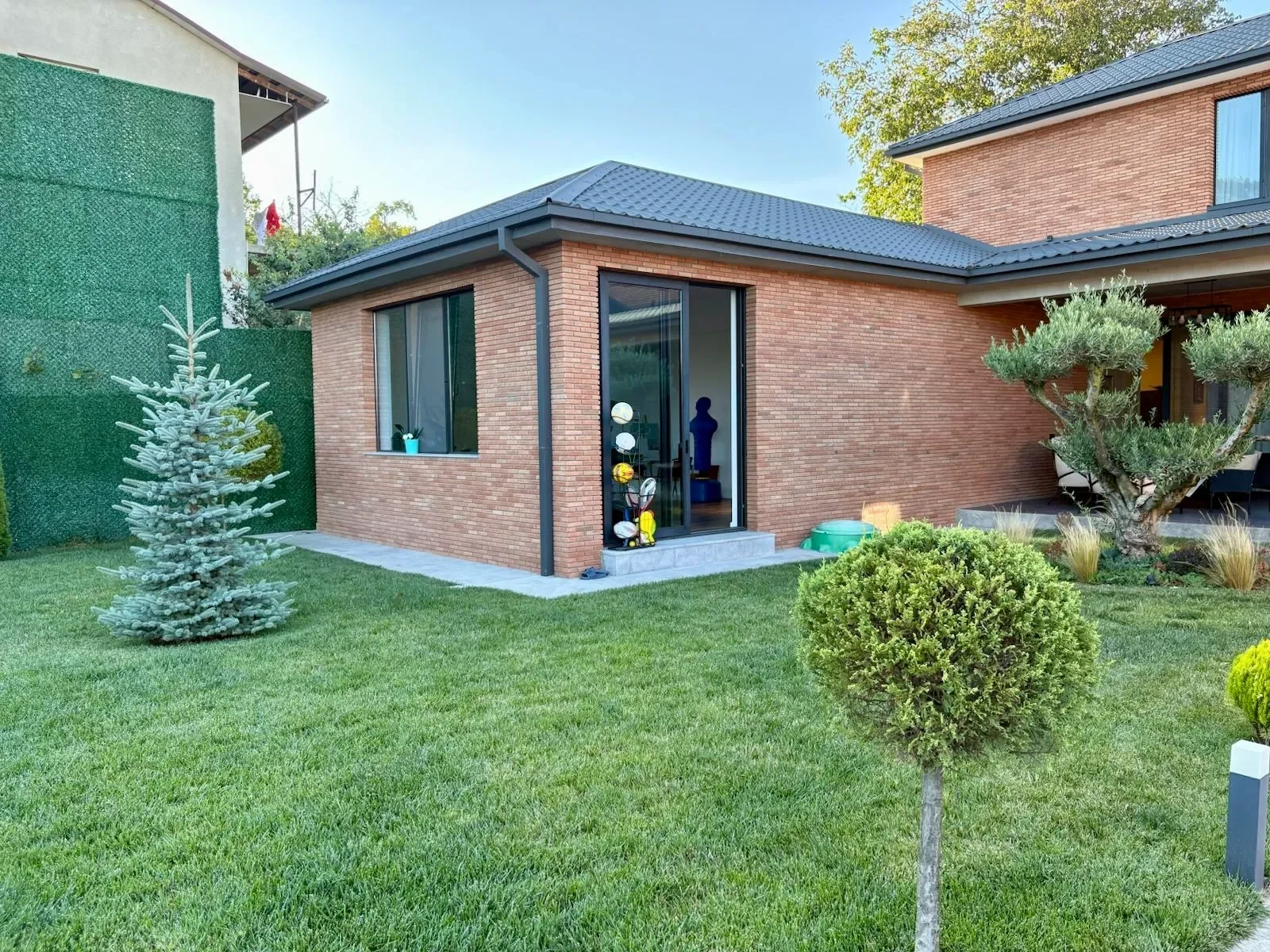 Exterior photo 6